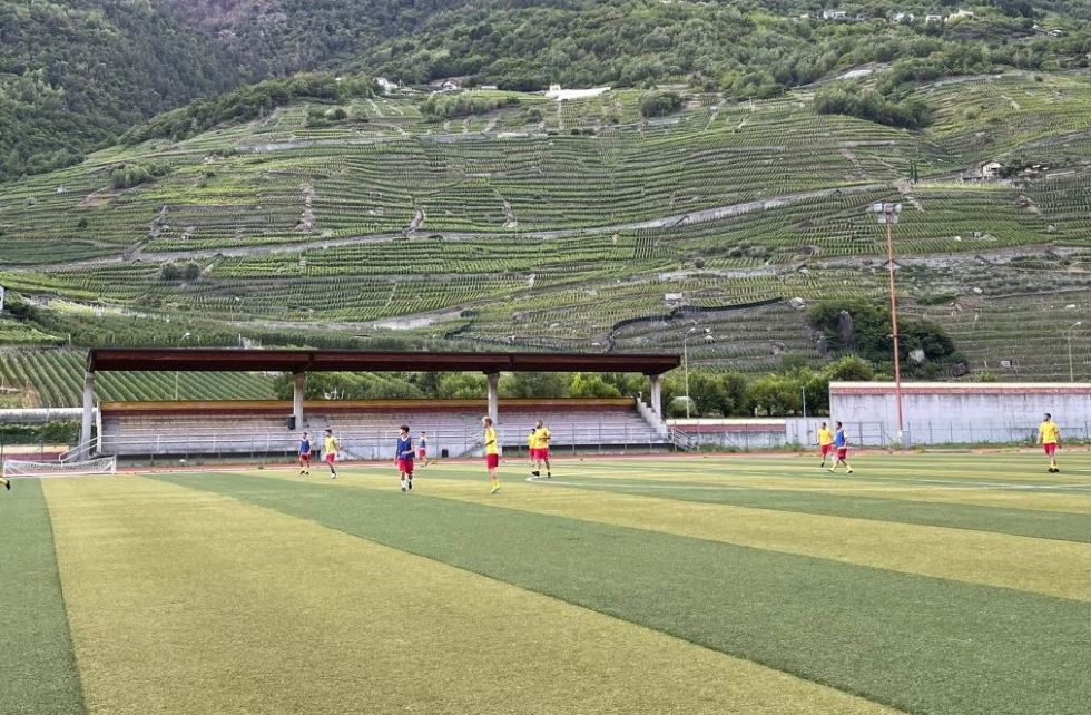 campo sportivo tribuna